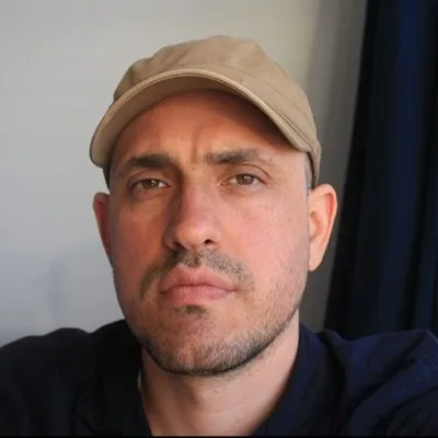 Alejandro Restrepo, consultor SEO en Medellín y fundador de Caribe Web